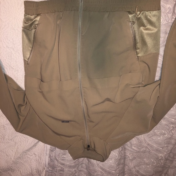 Figs Sandstorm Sydney scrub Jacket- medium - Picture 3 of 5